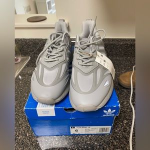 Men size 6 adidas. Super comfortable!